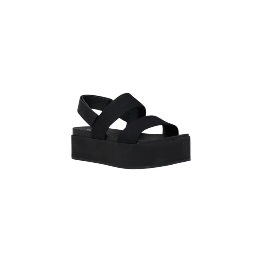 Black Organic Cotton Platform SandalsBrand: Calvin Klein Jeans Gender: Women Type: Sandals Season: Spring/Summer Color: black Fastening: buckle/bow Article code: YW0YW01788 Composition: 60% Organic Cotton Material: Fabric upper synthetic sole Size on Tag:
