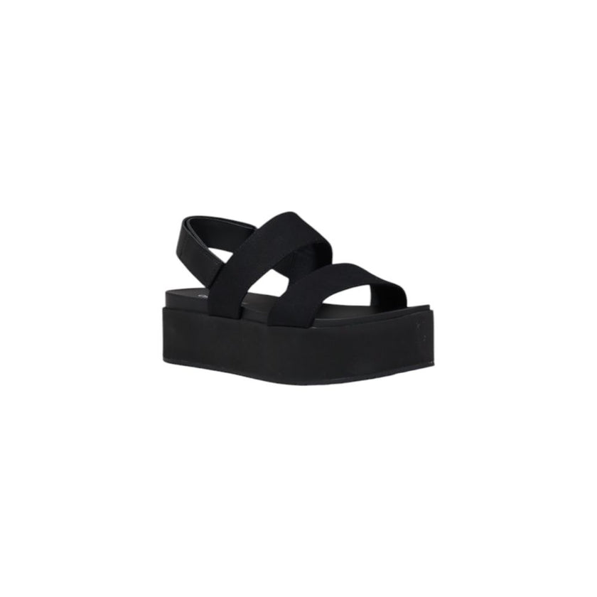 Black Organic Cotton Platform SandalsBrand: Calvin Klein Jeans Gender: Women Type: Sandals Season: Spring/Summer Color: black Fastening: buckle/bow Article code: YW0YW01788 Composition: 60% Organic Cotton Material: Fabric upper synthetic sole Size on Tag: