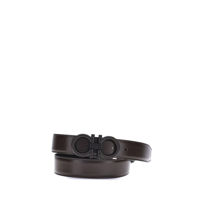 Black Calf Leather Bos Taurus Regular BeltFerragamo’s Gancini Reversible Belt celebrates the iconic Gancini, which here is transformed into the distinctive round-wire buckle with tone-on-tone varnishing. The smooth calfskin shaft adds a metropolitan note,