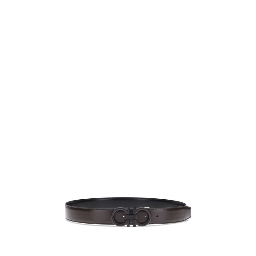 Black Calf Leather Bos Taurus Regular BeltFerragamo’s Gancini Reversible Belt celebrates the iconic Gancini, which here is transformed into the distinctive round-wire buckle with tone-on-tone varnishing. The smooth calfskin shaft adds a metropolitan note,