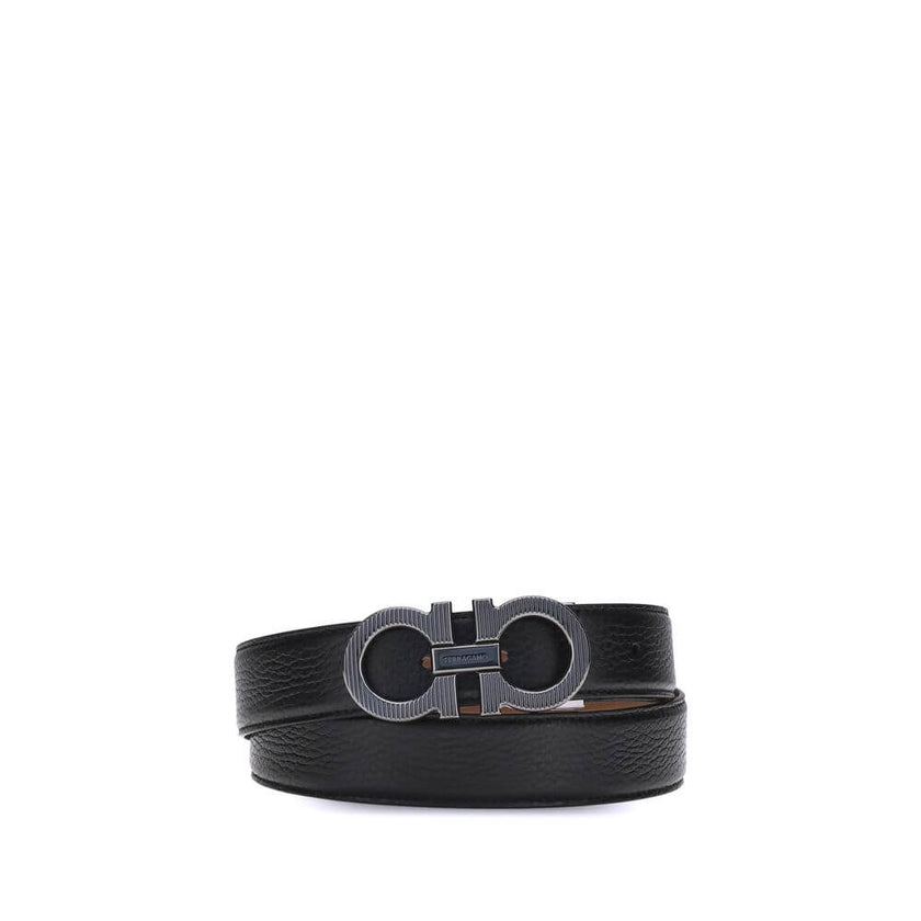 Black Calf Leather Bos Taurus Regular BeltFerragamo’s Gancini reversible Belt is an iconic accessory, featuring its distinctive Gancini buckle in a ruthenium finish. The buckle is embellished with fine vertical knurling, adding a touch of elegance. This m