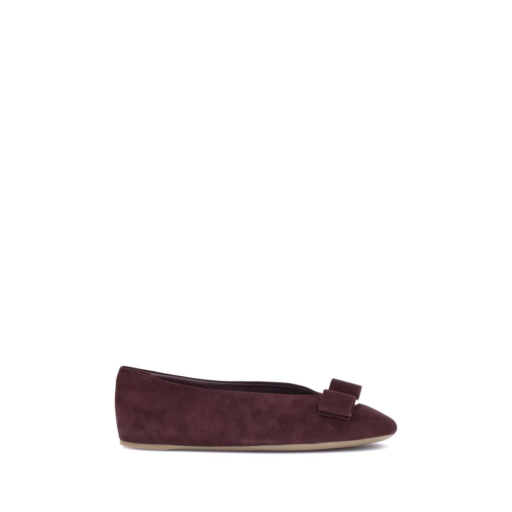 Bordeaux Goatskin Ballet FlatsFerragamo’s Vara bow Ballerinas embody the brand’s new feminine energy. The impeccably cut upper and iconic oversized Vara bow make them unique. The ultra-flat, relaxed sole ensures maximum versatility, perfect for any occasi