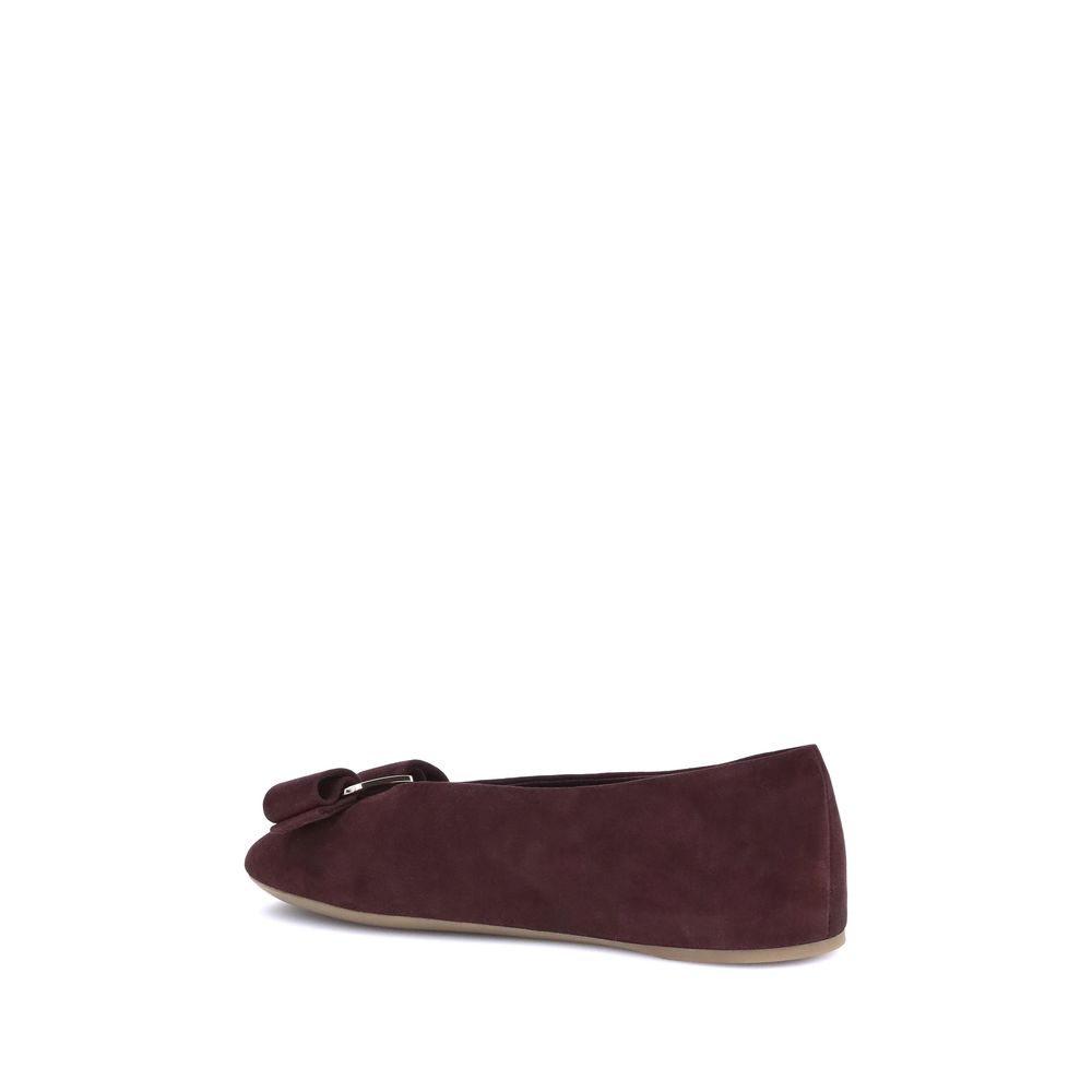 Bordeaux Goatskin Ballet FlatsFerragamo’s Vara bow Ballerinas embody the brand’s new feminine energy. The impeccably cut upper and iconic oversized Vara bow make them unique. The ultra-flat, relaxed sole ensures maximum versatility, perfect for any occasi