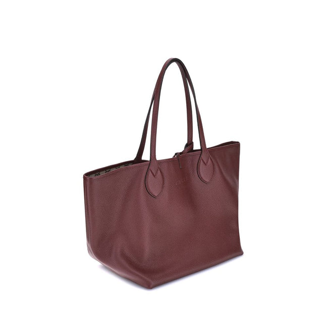 Bordeaux Calf Leather Bos Taurus Shoulder BagGucci’s reversible Totissima Tote Bag is an iconic accessory that combines versatility and luxury. Extremely functional, it stands out for its ability to be worn two ways: one side features elegant black graine