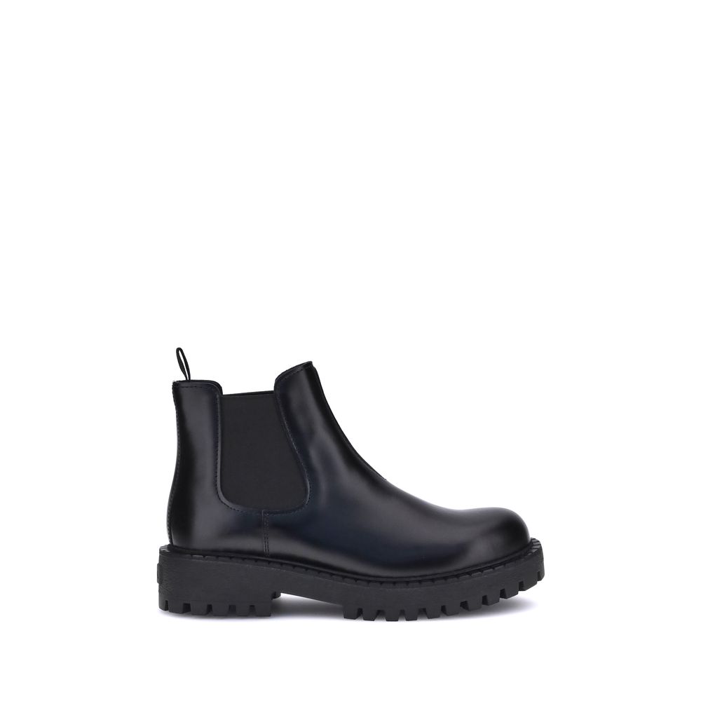 Black Calf Leather Bos Taurus Chelsea BootsPrada’s Chelsea Boots are a contemporary and versatile interpretation of a timeless classic. Made of fine leather, these boots combine elegance with a practical design thanks to the model’s signature side elastic