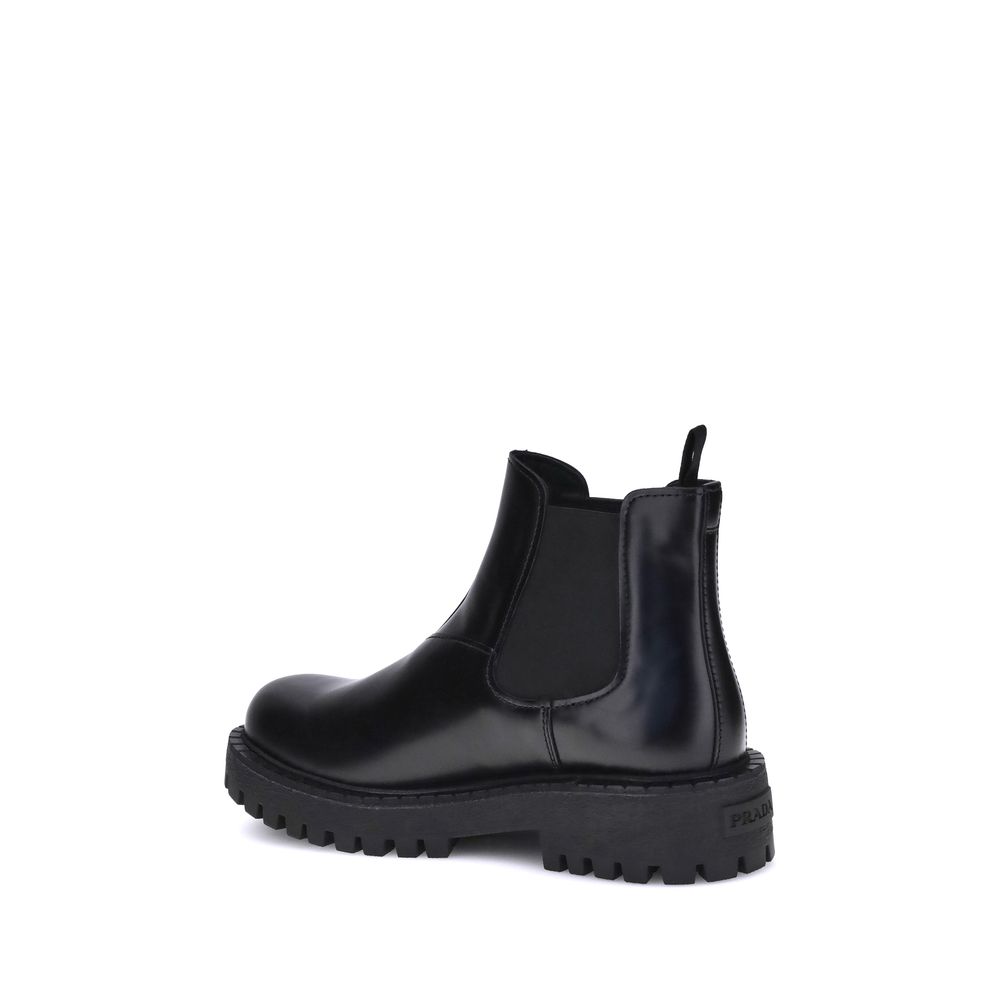 Black Calf Leather Bos Taurus Chelsea BootsPrada’s Chelsea Boots are a contemporary and versatile interpretation of a timeless classic. Made of fine leather, these boots combine elegance with a practical design thanks to the model’s signature side elastic