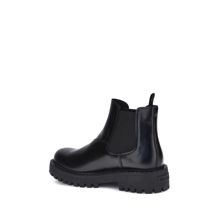 Black Calf Leather Bos Taurus Chelsea BootsPrada’s Chelsea Boots are a contemporary and versatile interpretation of a timeless classic. Made of fine leather, these boots combine elegance with a practical design thanks to the model’s signature side elastic