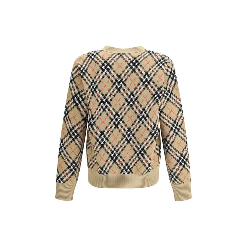 Beige Wool CardiganBurberry’s wool Cardigan is an essential piece with classic appeal, ideal for completing everyday looks with elegance. Crafted from soft wool, it features a V-neck, a front button closure and ribbed trim at the hem and cuffs for a comfo