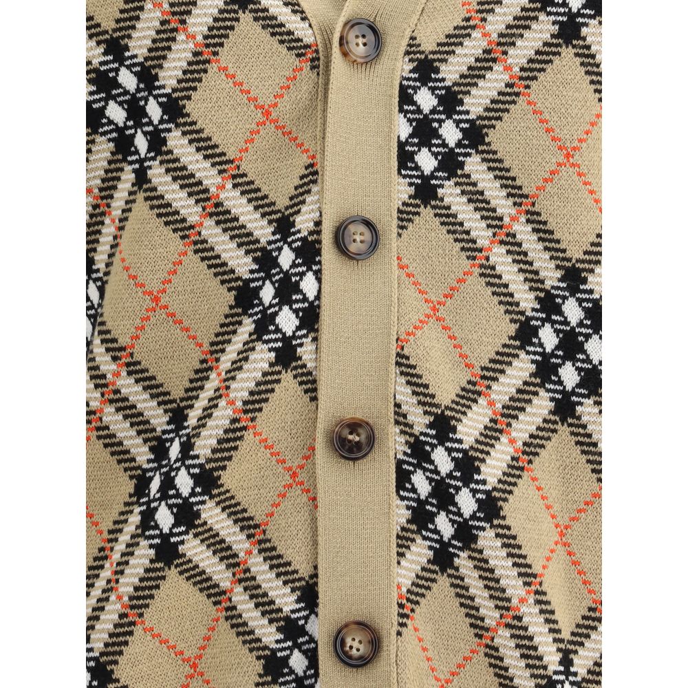 Beige Wool CardiganBurberry’s wool Cardigan is an essential piece with classic appeal, ideal for completing everyday looks with elegance. Crafted from soft wool, it features a V-neck, a front button closure and ribbed trim at the hem and cuffs for a comfo