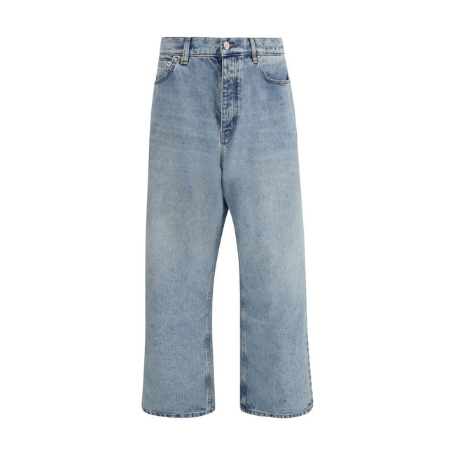 Light Blue Cotton Relaxed Fit JeansBalenciaga’s baggy Jeans feature five pockets and belt loops at the waist. A logo patch on the back completes the design, giving a distinctive touch to the urban, contemporary-inspired model. Season: AW25 Fit: Oversize C