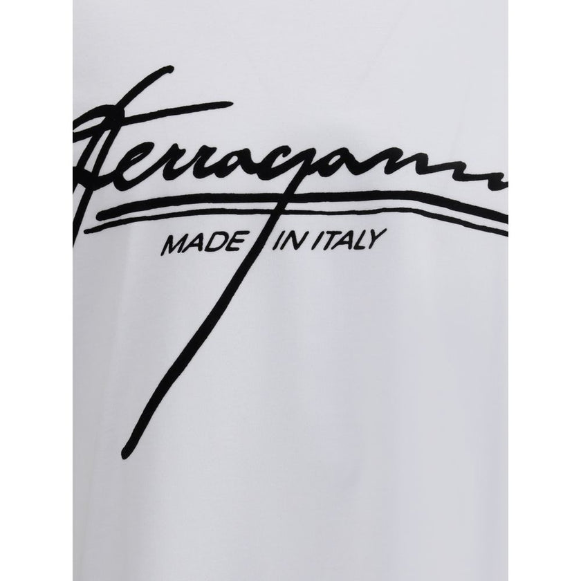 White Cotton T-ShirtFerragamo’s cotton T-Shirt is an essential piece with a clean, refined design. Featuring a ribbed crew neck, it features the brand’s iconic signature printed in contrast on the front for an understated yet distinctive look. Season: AW2