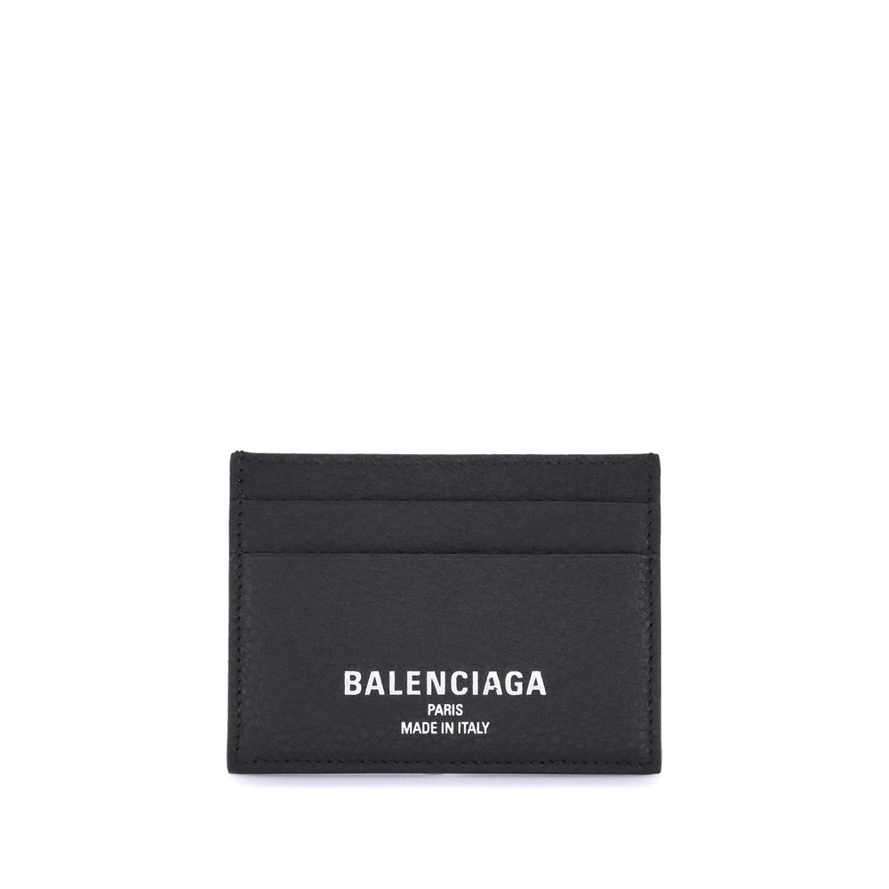 Black Calf Leather Bos Taurus WalletBalenciaga’s Card Holder is made of grained calfskin leather and features a printed logo laminated on the front. Compact and functional, it features a central slit pocket and four credit card slots, combining practicali