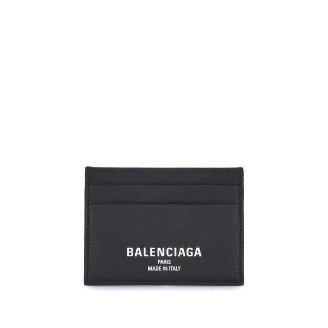 Black Calf Leather Bos Taurus WalletBalenciaga’s Card Holder is made of grained calfskin leather and features a printed logo laminated on the front. Compact and functional, it features a central slit pocket and four credit card slots, combining practicali
