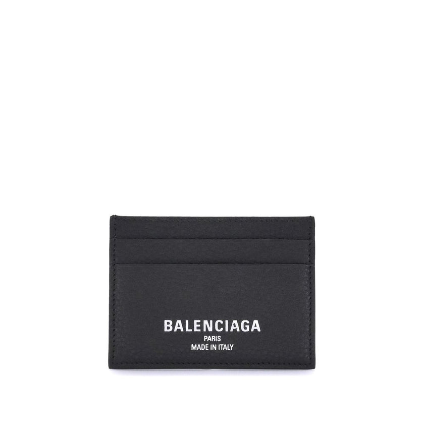 Black Calf Leather Bos Taurus WalletBalenciaga’s Card Holder is made of grained calfskin leather and features a printed logo laminated on the front. Compact and functional, it features a central slit pocket and four credit card slots, combining practicali