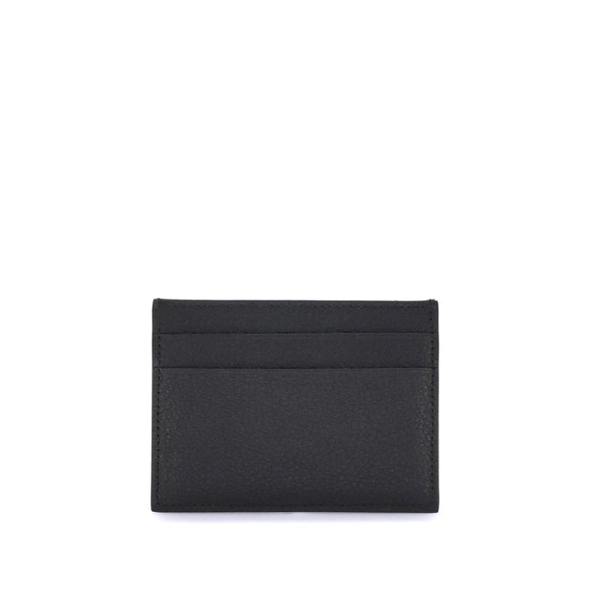 Black Calf Leather Bos Taurus WalletBalenciaga’s Card Holder is made of grained calfskin leather and features a printed logo laminated on the front. Compact and functional, it features a central slit pocket and four credit card slots, combining practicali