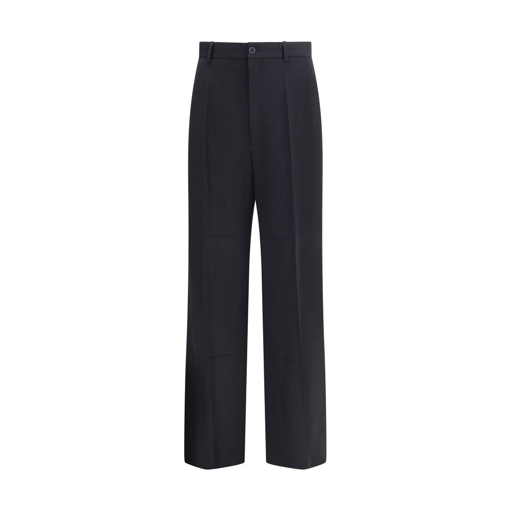 Black Viscose Dress PantsBalenciaga’s tailored Pants feature a zipper and button closure, two side welt pockets and two on the back. Belt loops at the waist complete the garment’s elegant and functional design. Season: AW25 Fit: Regular Composition: 54% V