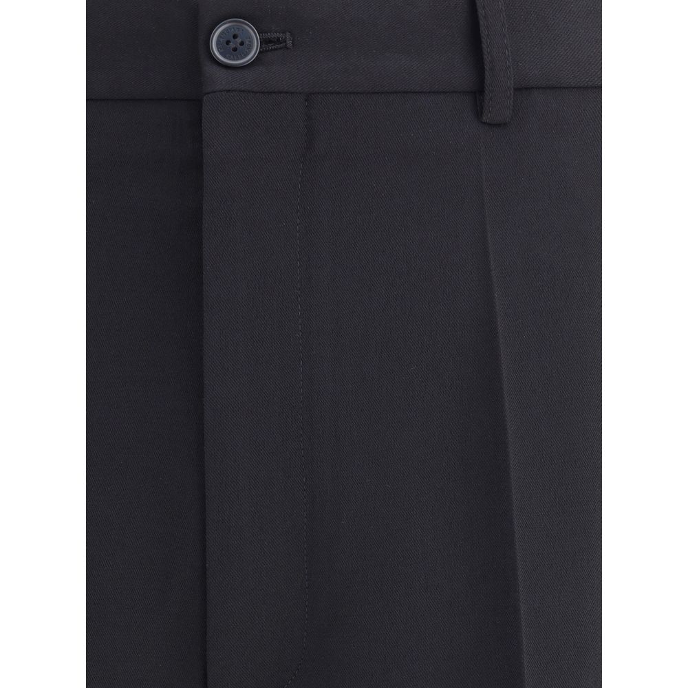 Black Viscose Dress PantsBalenciaga’s tailored Pants feature a zipper and button closure, two side welt pockets and two on the back. Belt loops at the waist complete the garment’s elegant and functional design. Season: AW25 Fit: Regular Composition: 54% V