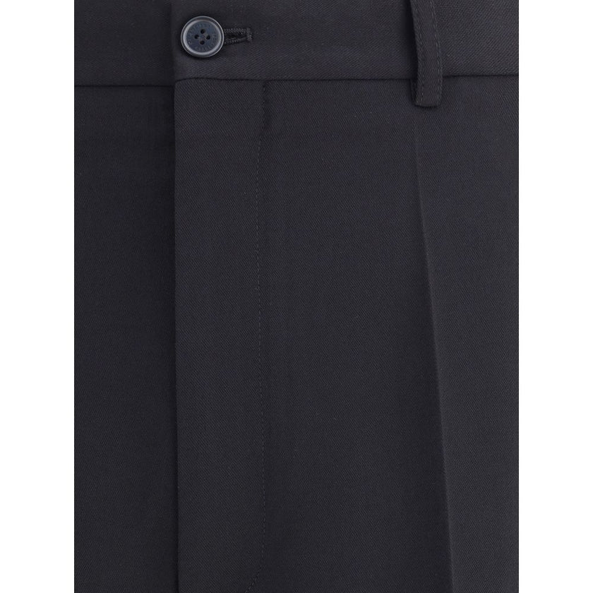Black Viscose Dress PantsBalenciaga’s tailored Pants feature a zipper and button closure, two side welt pockets and two on the back. Belt loops at the waist complete the garment’s elegant and functional design. Season: AW25 Fit: Regular Composition: 54% V
