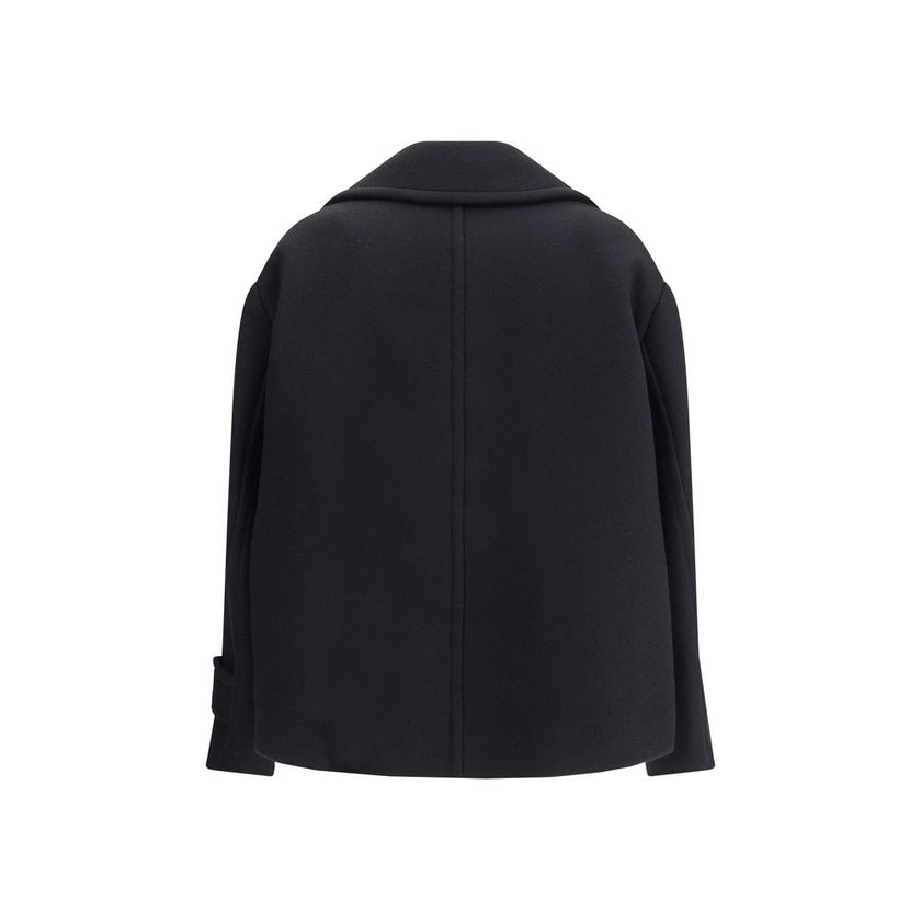 Oversize short CoatChloé’s short Coat is a refined and timeless piece perfect for mid-season. Crafted in the brand’s iconic soft wool, it offers comfort and an elegant silhouette. The classic, structured double-breasted design is enhanced by a distinctive