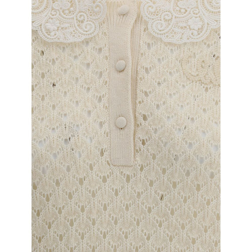 Cream Cotton SweatshirtChloé Sweater is a refined piece that combines delicacy and craftsmanship. It features a distinctive embroidered collar that adds a touch of elegance, and a mid-bust front button closure that defines the style. The openwork knit des