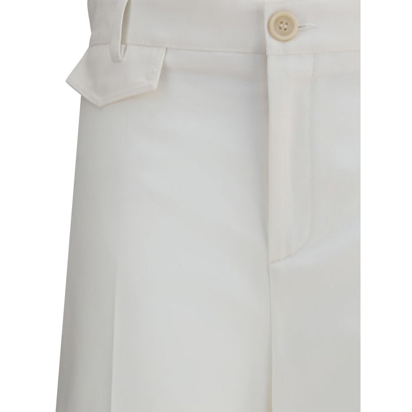 White Cotton Flared PantsChloé’s cotton Pants are a versatile piece with a casual style, perfect for any occasion. They feature a classic five-pocket flare pattern that combines functionality with an iconic, on-trend silhouette. The zip-and-button front c