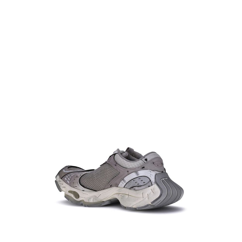 Gray Polyethylene Athletic SneakersBalenciaga’s Stapler Sneakers embody the brand’s unconventional and experimental spirit, combining deconstructed aesthetics and avant-garde details. The worn-effect design gives the shoe an intentionally worn-in look, wh