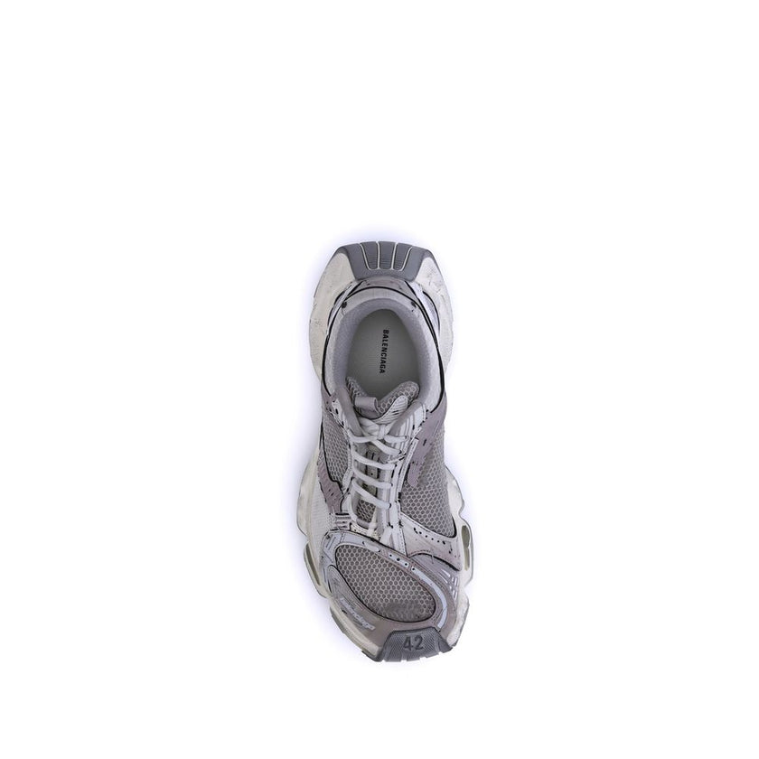 Gray Polyethylene Athletic SneakersBalenciaga’s Stapler Sneakers embody the brand’s unconventional and experimental spirit, combining deconstructed aesthetics and avant-garde details. The worn-effect design gives the shoe an intentionally worn-in look, wh