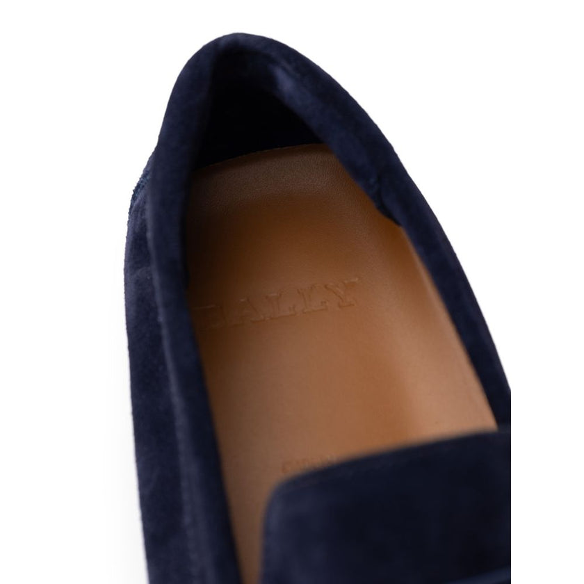 Blue Leather MoccassinBally Blue Suede Loafers with Logo. In blue suede, rounded toe, insole with logo, applied metal logo. Segmented rubber outsole. Size 8.5EU – 43IT Composition: 100% Leather Internal SKU: 25MG33Blue Leather Moccassin${tagsBallyAulae Bl