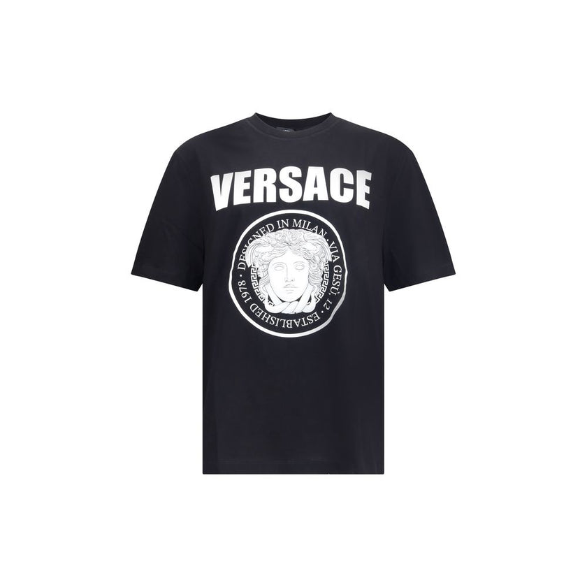 Black Cotton T-ShirtCotton T-Shirt by Versace featuring a ribbed crew neck and iconic contrasting monogram on the front, embellished with a Medusa maxi head. A distinctive garment that combines comfort and bold style. Season: AW25 Fit: Regular Composition