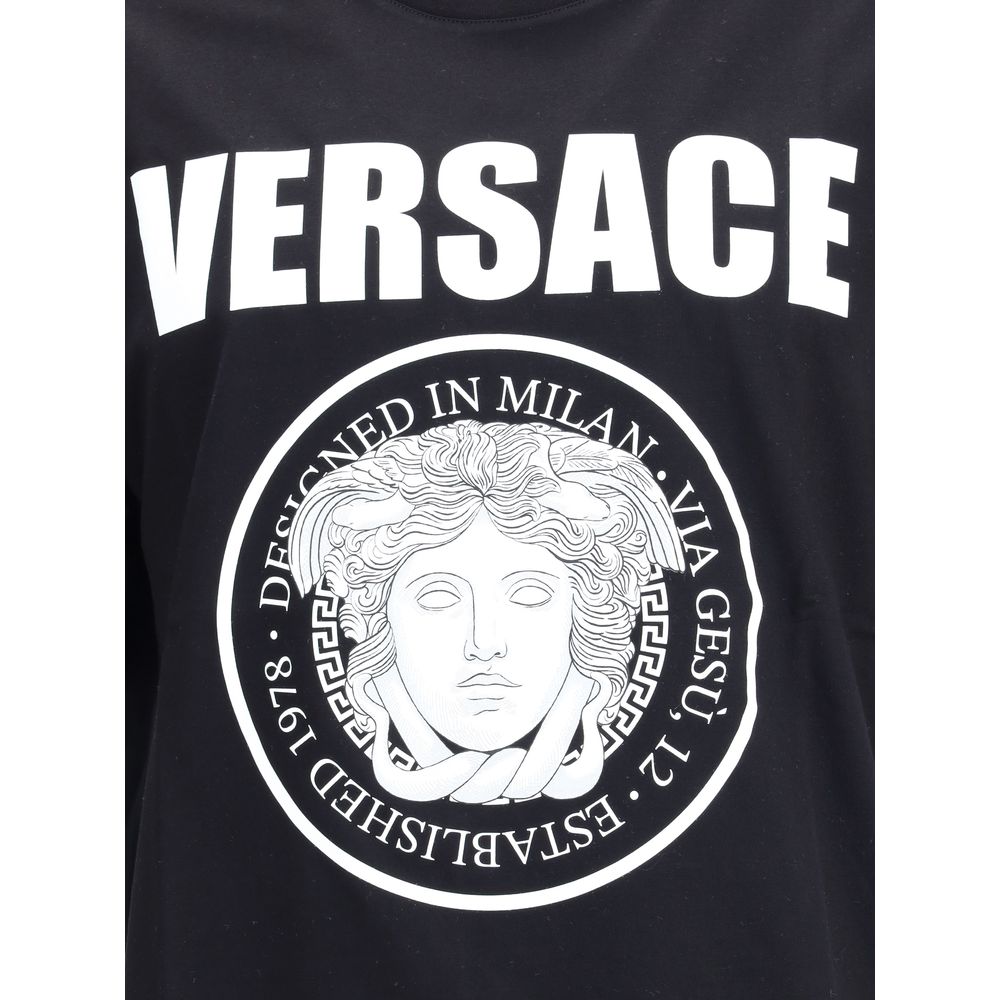 Black Cotton T-ShirtCotton T-Shirt by Versace featuring a ribbed crew neck and iconic contrasting monogram on the front, embellished with a Medusa maxi head. A distinctive garment that combines comfort and bold style. Season: AW25 Fit: Regular Composition