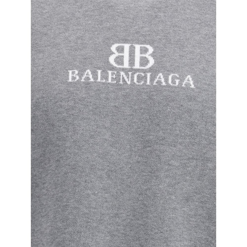Gray Cotton SweatshirtCotton Sweater by Balenciaga features a ribbed crew neck that ensures comfort and style. The garment features the iconic contrasting monogram on the front, a distinctive element that enhances the design. Ribbed cuffs and hem complete