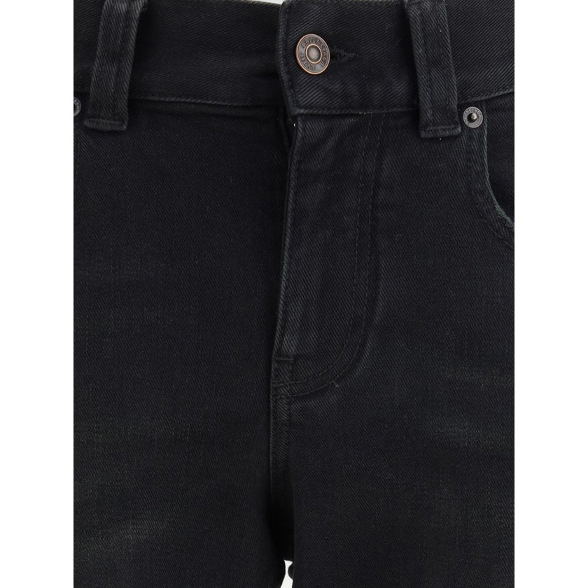 Black Cotton Bootcut JeansBalenciaga’s cotton Jeans combine contemporary design and distinctive details. Featuring a front zipper and button closure, they feature belt loops and a slim fit bootcut pattern that flatters the figure. The five-pocket cut is c