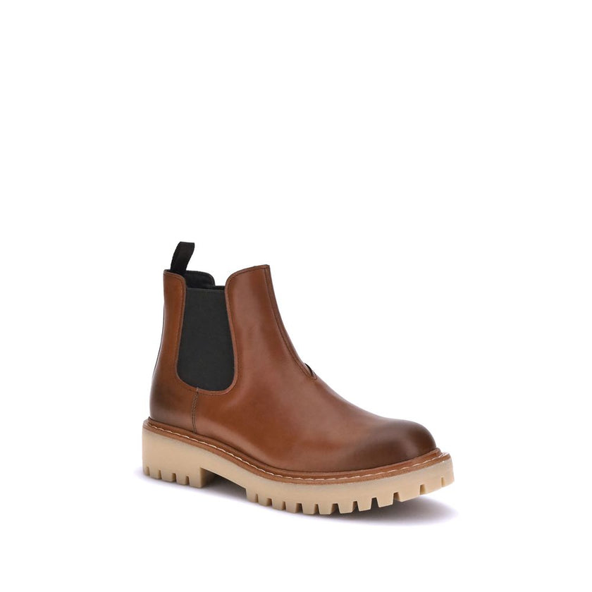 Brown Rubber Chelsea BootsPrada’s Chelsea Ankle Boots reinterpret a timeless classic with a contemporary and functional aesthetic. Made with elastic side inserts, they offer a comfortable and quick fit.The lightened rubber sole and shell construction ensu