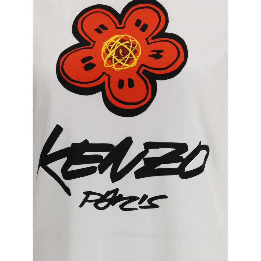 White Cotton T-ShirtKenzo’s Futura T-Shirt is an iconic garment that combines simplicity and visual identity. Made of soft cotton, it features a ribbed crew neck and an essential fit. On the front, the iconic Kenzo signature and the house’s iconic flower