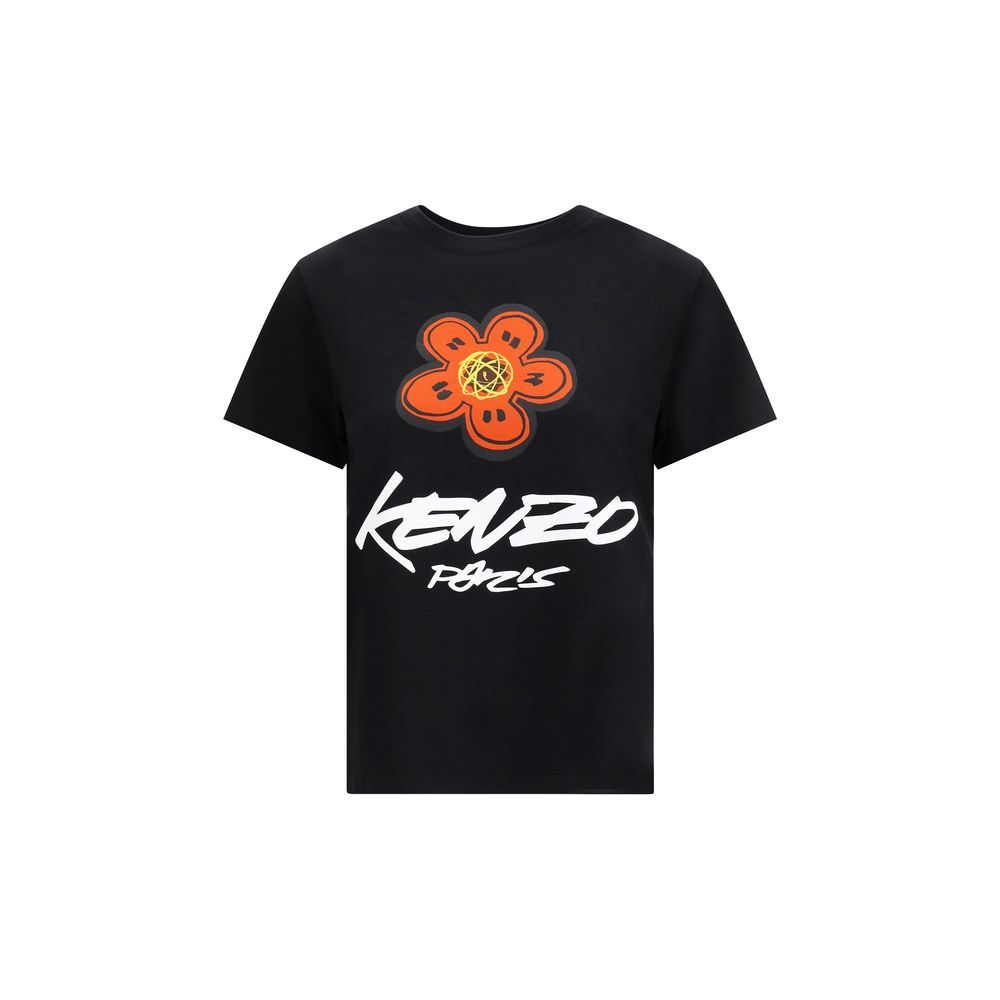 Black Cotton T-ShirtKenzo’s Futura T-Shirt is an iconic garment that combines simplicity and visual identity. Made of soft cotton, it features a ribbed crew neck and an essential fit. On the front, the iconic Kenzo signature and the house’s iconic flower