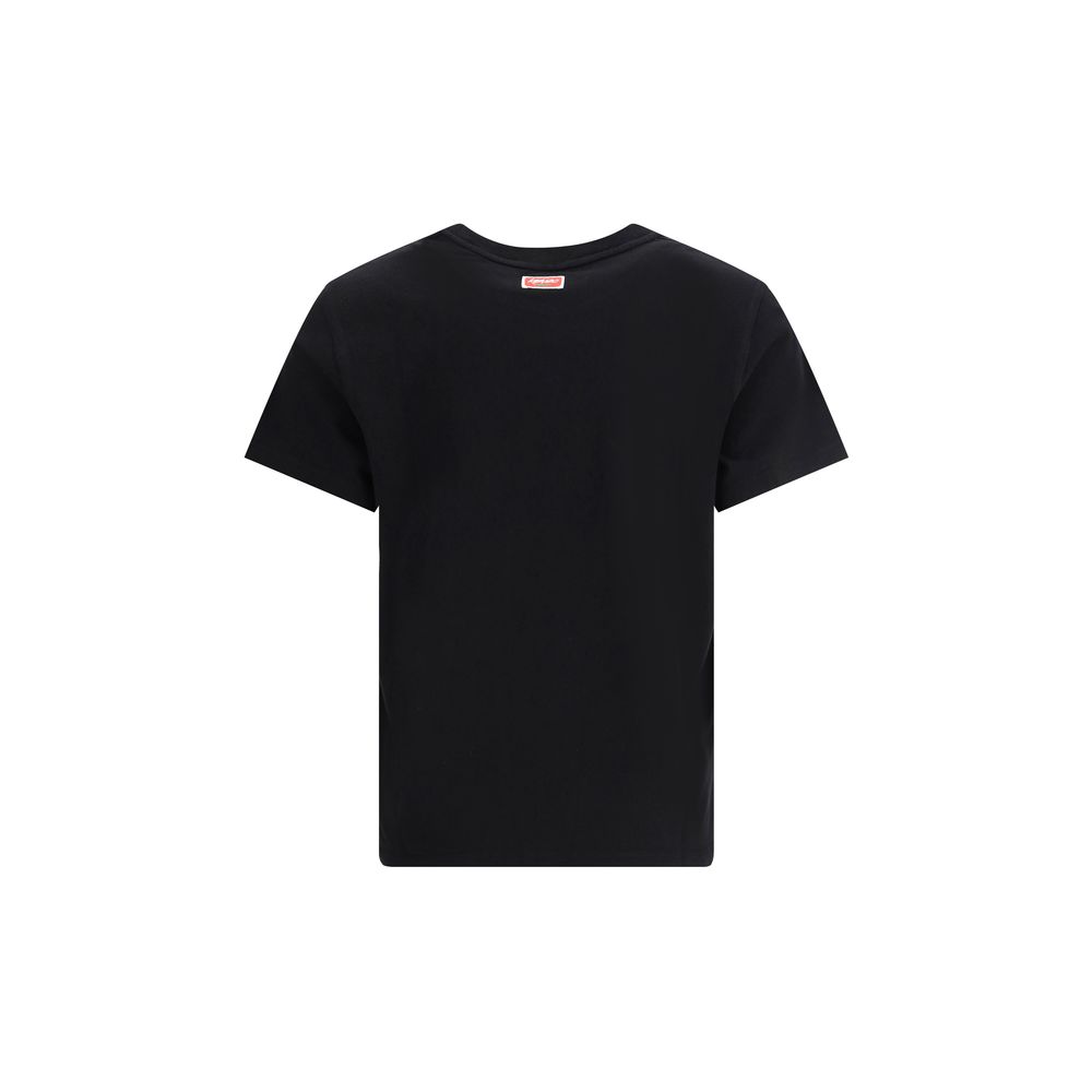 Black Cotton T-ShirtKenzo’s Futura T-Shirt is an iconic garment that combines simplicity and visual identity. Made of soft cotton, it features a ribbed crew neck and an essential fit. On the front, the iconic Kenzo signature and the house’s iconic flower