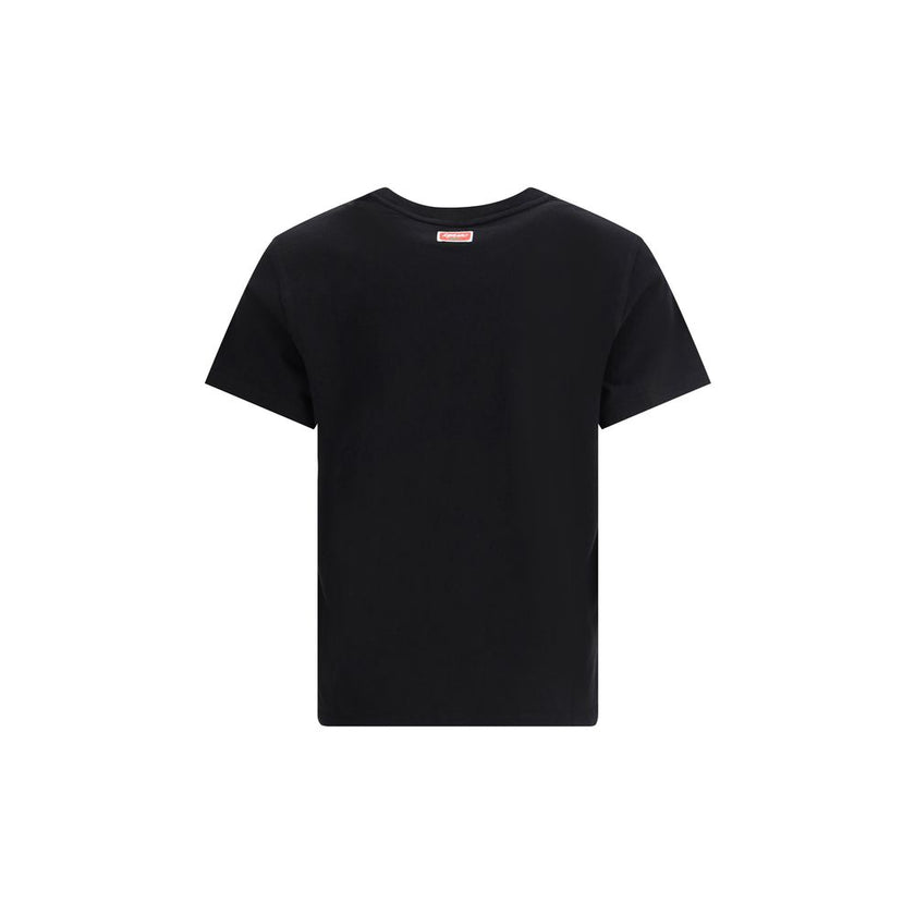 Black Cotton T-ShirtKenzo’s Futura T-Shirt is an iconic garment that combines simplicity and visual identity. Made of soft cotton, it features a ribbed crew neck and an essential fit. On the front, the iconic Kenzo signature and the house’s iconic flower