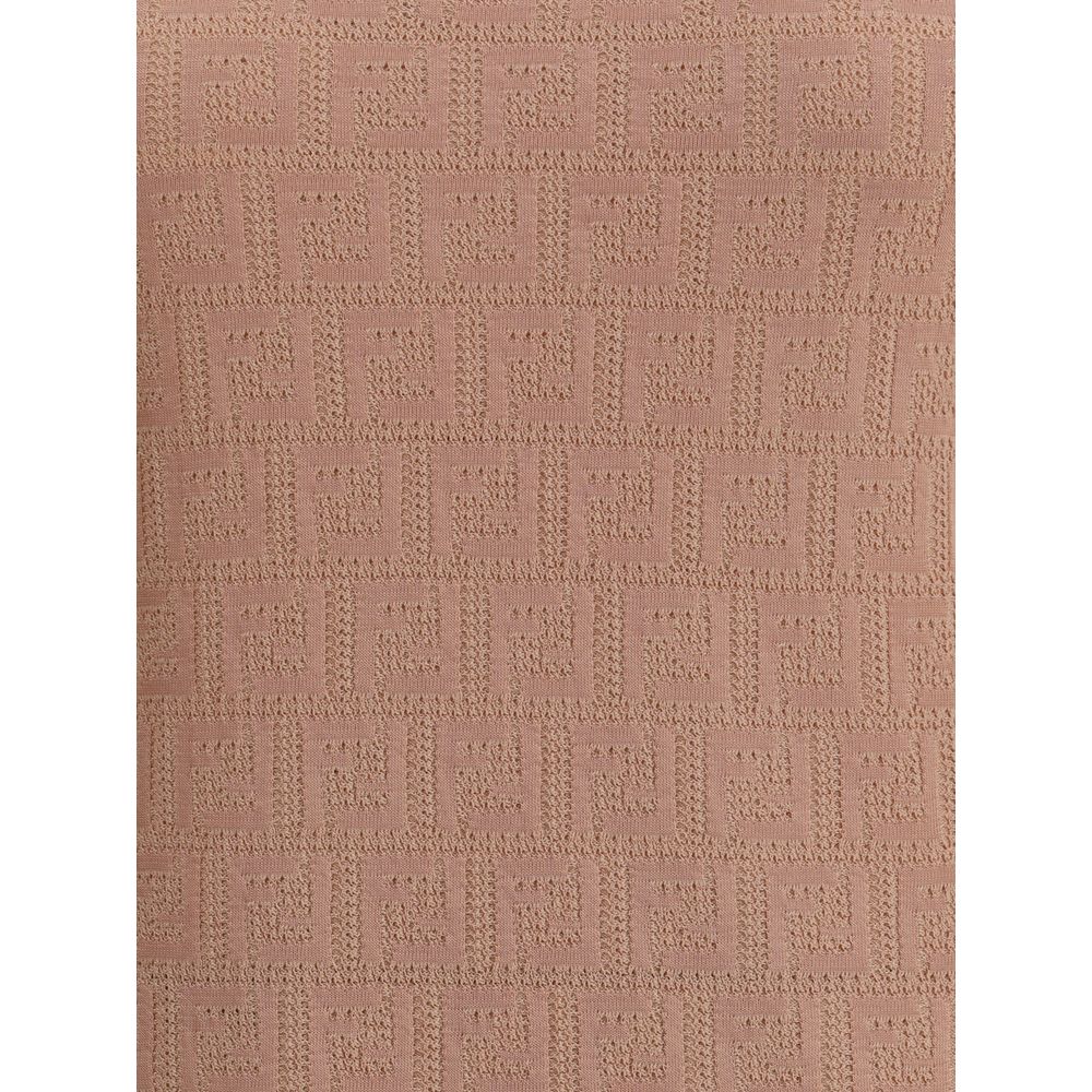 Multicolor Cotton Casual DressFendi’s midi Dress is a celebration of elegance and femininity with a distinctive twist. Featuring a fitted silhouette, it features a crew neck and short sleeves for an essential and refined look. Made from a blend of cotton