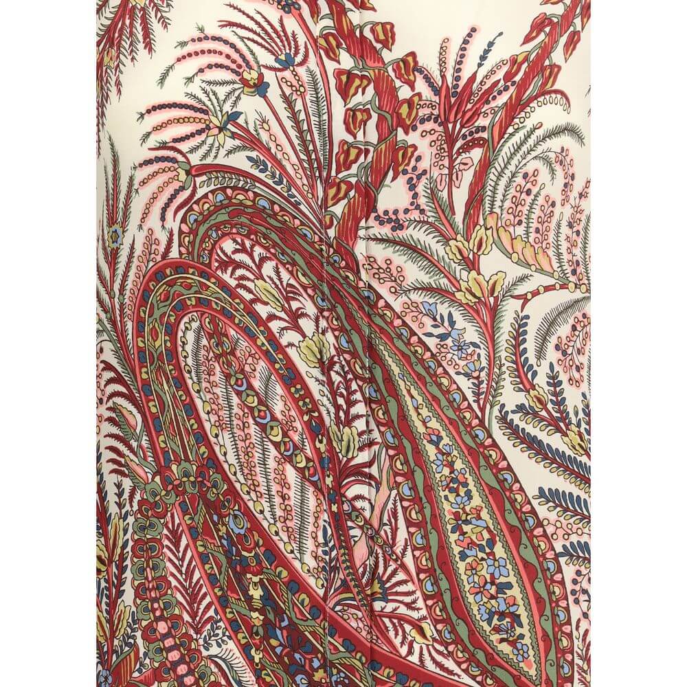 Multicolor Silk Pattern ShirtThe Etro Shirt is made of pure silk crêpe de Chine and stands out for its long and straight design, embellished with a placed floral Paisley print, emblem of the iconic style of the maison. The regular fit ensures comfort and