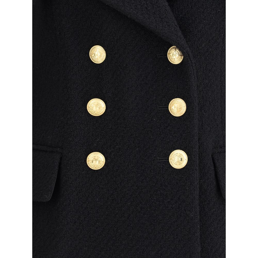 Bouclè wool BlazerThe Wool Blazer by Chloé expresses relaxed and sophisticated elegance. Crafted from soft bouclé wool, it features wide peak lapels and a front closure with embossed buttons that add a distinctive touch. The two patch pockets with flap co