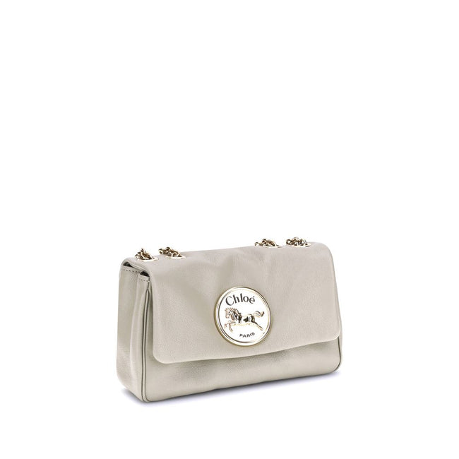 Beige Calf Leather Bos Taurus Shoulder BagChloé’s Heritage Shoulder Bag is a refined and versatile accessory made of soft grained leather. Its aesthetic is embellished with a metallic logo detail on the front, underscoring its design identity. The metal c