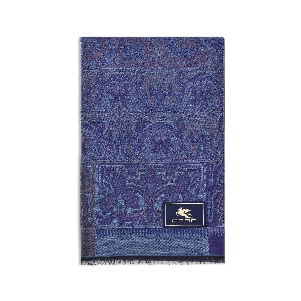 Blue Wool ScarfThe Etro jacquard wool and silk scarf is a refined accessory that combines quality and creativity. Distinguished by a particular abstract motif, it is enriched by a sartorial label with the Pegasus and the ETRO logo, iconic symbols of the M
