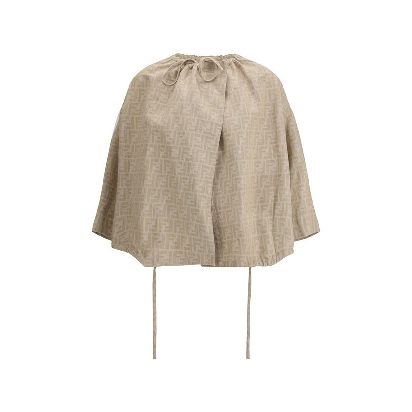 Beige Cotton CloacksFendi’s cotton Jacket features a relaxed fit with wide, low-cut sleeves for optimal comfort. The design features a gathered crew neck and hem with drawstring, two side pockets and adjustable hem, also with drawstring. The all-over FF j
