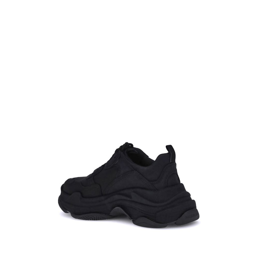 Black Fabric Chunky SneakersFabric Sneakers by Balenciaga, a contemporary model that combines comfort and bold style. Characterized by a round toe and a front lace-up closure, they feature pull tabs on the tongue and heel for easy on and off. The logo pri