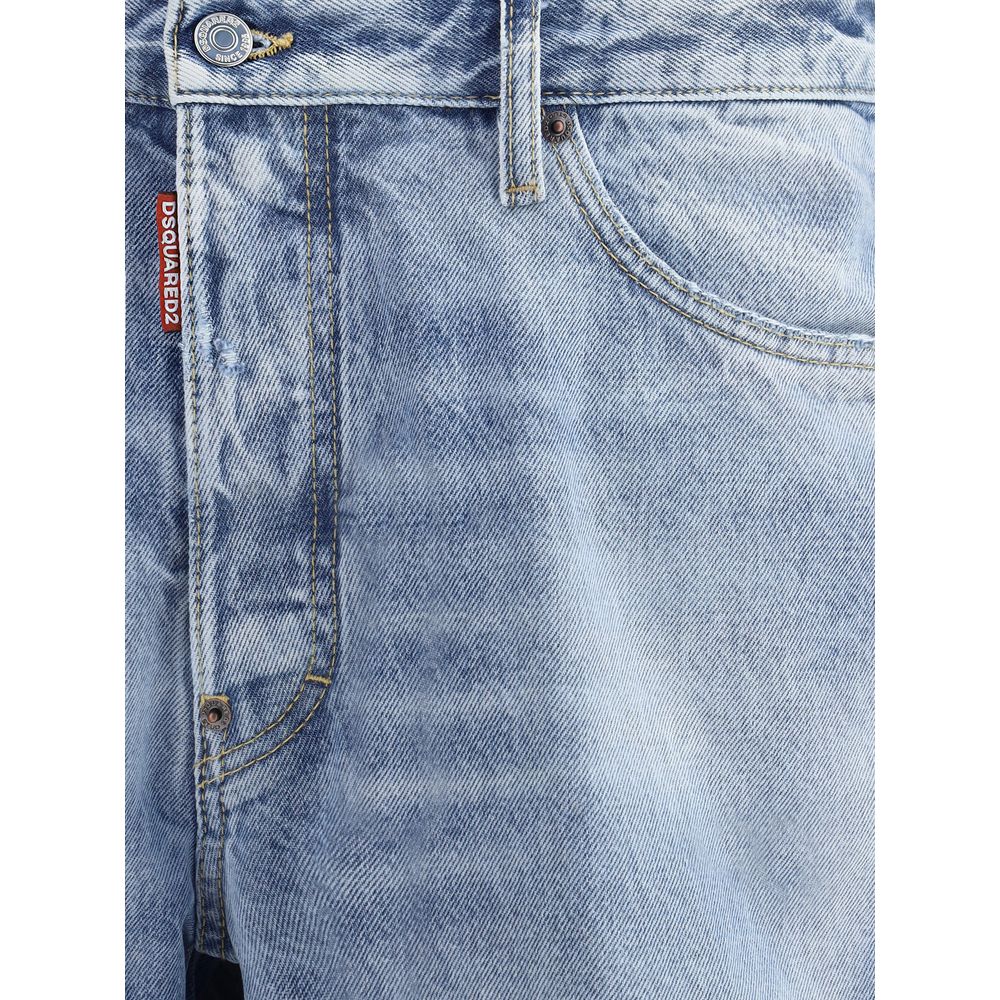 Light Blue Cotton Bermuda ShortsThe Dsquared2 Marine Cotton Shorts reinterpret the classic denim design with a bold and contemporary touch. Crafted from durable cotton, they feature a five-pocket construction, belt loops at the waist and a front button cl