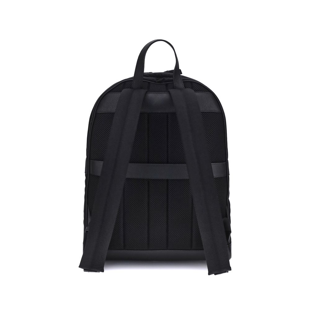 Black Nylon BackpackThe Ferragamo nylon Backpack combines functionality and style in a modern and refined design. Featuring a top zip closure and adjustable shoulder straps, it ensures practicality and comfort. The signature print on the front adds an ico