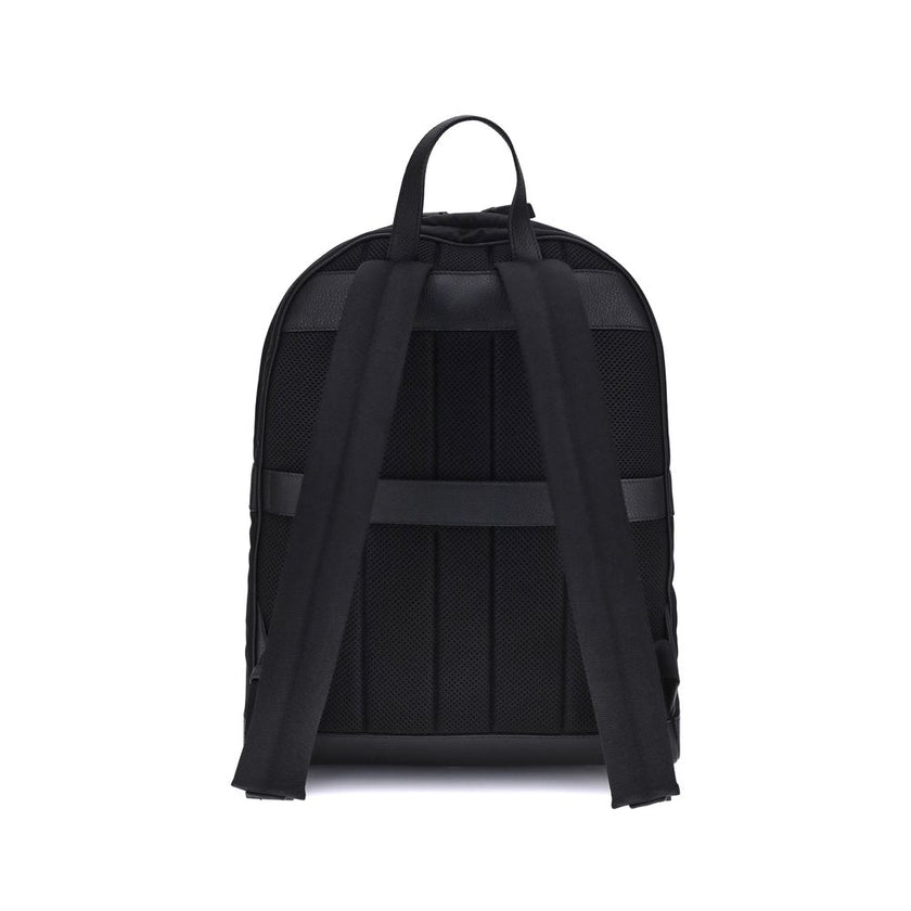 Black Nylon BackpackThe Ferragamo nylon Backpack combines functionality and style in a modern and refined design. Featuring a top zip closure and adjustable shoulder straps, it ensures practicality and comfort. The signature print on the front adds an ico