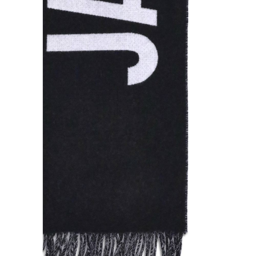 Fringes wool ScarfThe Jacquemus Wool Scarf is an essential accessory with a modern and minimal style. Made of solid-colored yarn, it is embellished with a contrasting jacquard logo, which gives character without sacrificing sobriety. The design is complet