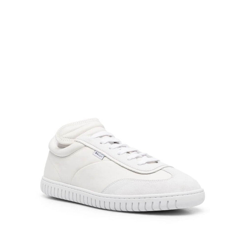 White Calfskin Low Top SneakersDescription: – Composition: 100% calf leather – Inner: Fabric – Insole: Leather – Sole: Rubber – Suede detail – Round toe – Small logo detail – Front lace-up closure – Made in Italy – Gender: MEN –White Calfskin Low Top Snea