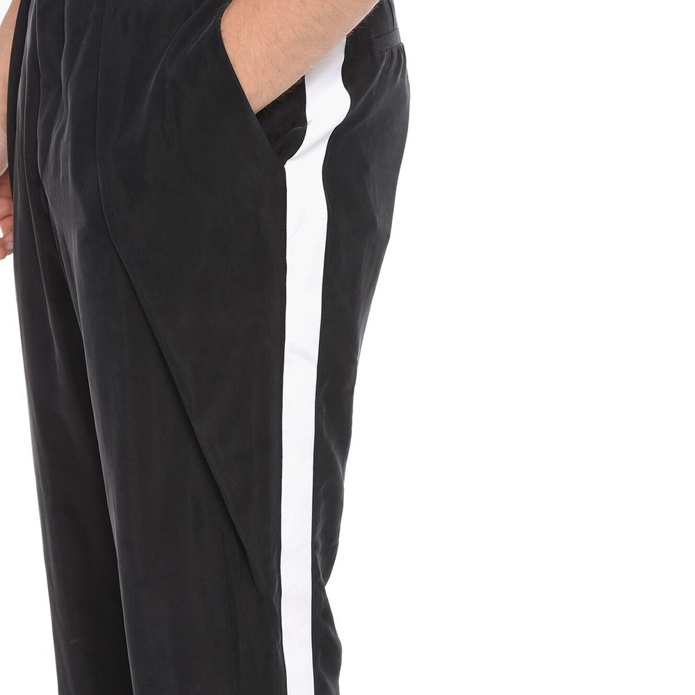 Black Copper Cropped PantsDescription: – Composition: 100% Cupro – Lining: Cotton – Two side pockets – Hook and zip closure – Two back pockets – Made in Italy – Gender: MEN –Black Copper Cropped Pants${tagsBalmainAulae Black Copper Cropped Pants BalmainAu